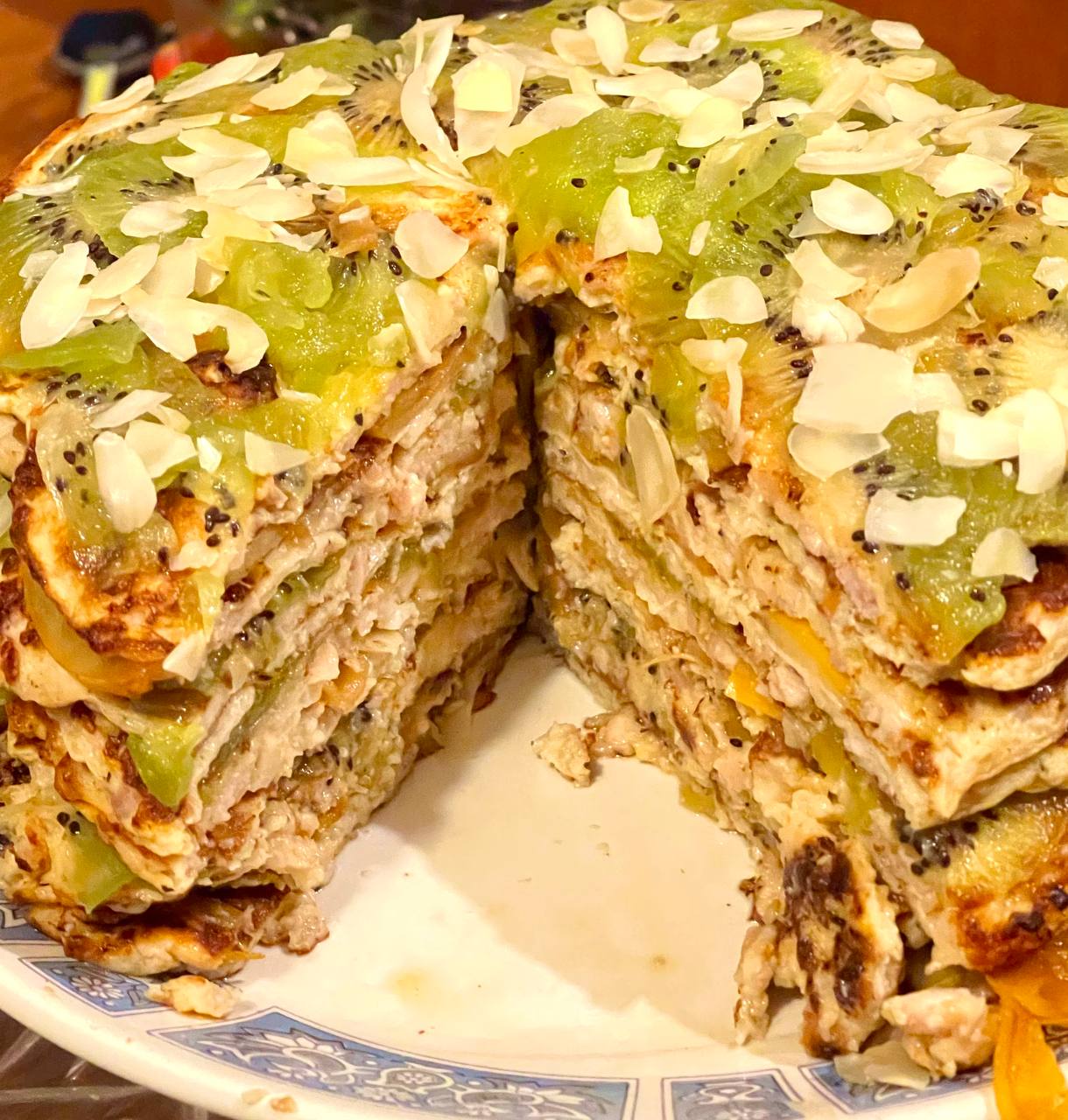 Куриный торт с фруктами