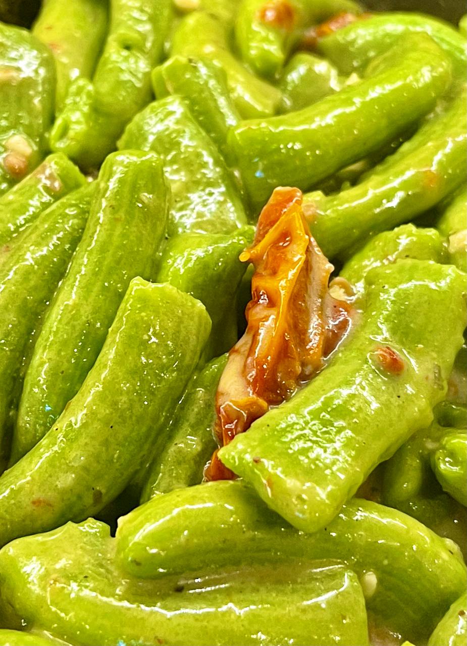 Паста с вялеными помидорами и карри