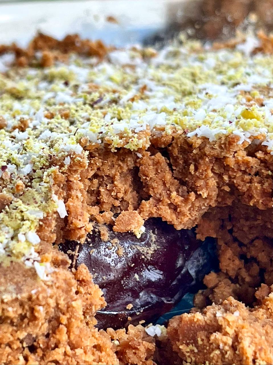 Десерт из фиников с орехами