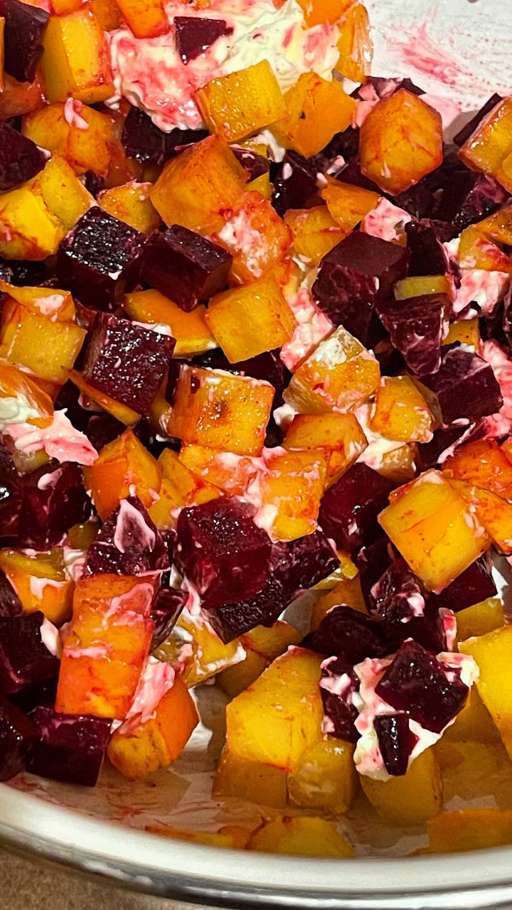 Салат из свеклы с хурмой