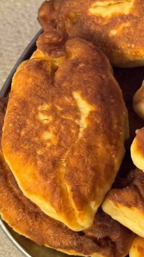 Пирожки с луком и яйцами