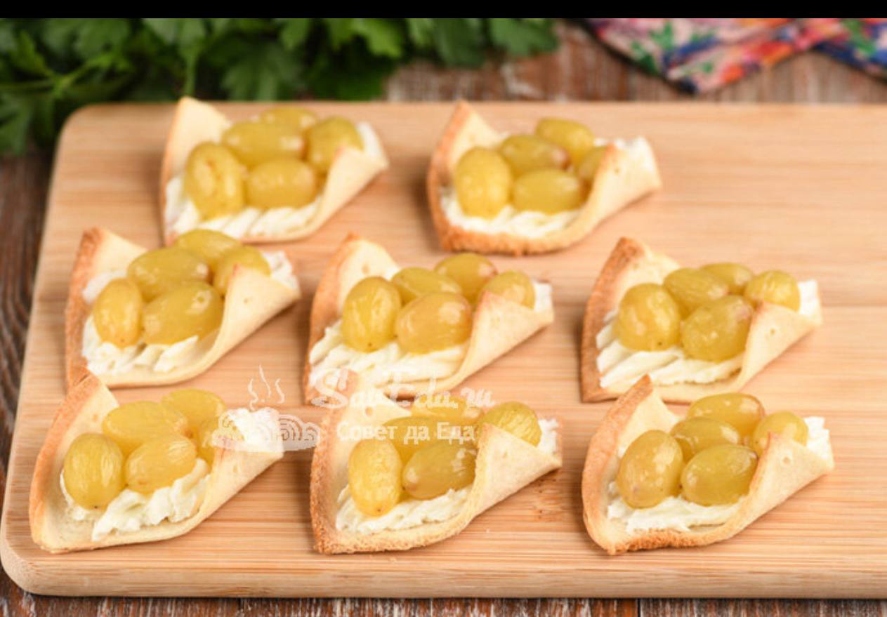 Закуска с запеченым виноградом