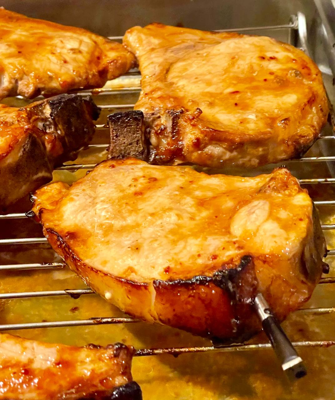 Свиная котлета на косточке